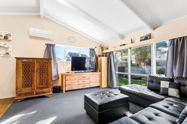 Photo of property in 2 Cobar Close, Maupuia, Wellington, 6022