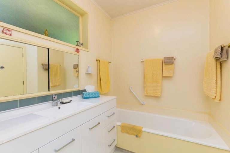 Photo of property in 44 Middleton Road, Johnsonville, Wellington, 6037