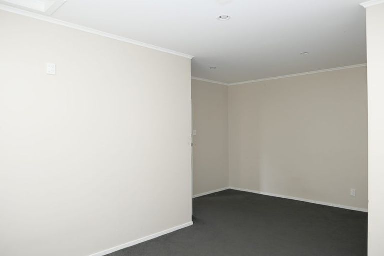 Photo of property in 70 Kelburn Parade, Kelburn, Wellington, 6012