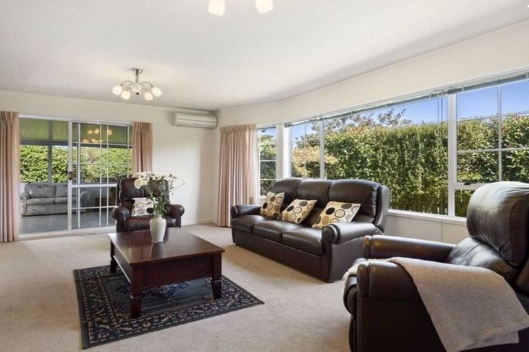 Photo of property in 3 Delisle Place, Windsor Park, Auckland, 0632