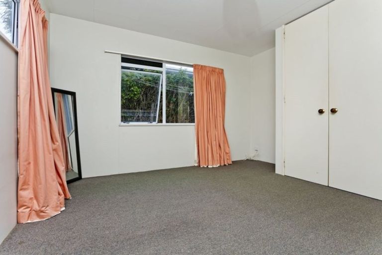 Photo of property in 2/15 Sunhaven Avenue, Glenfield, Auckland, 0629