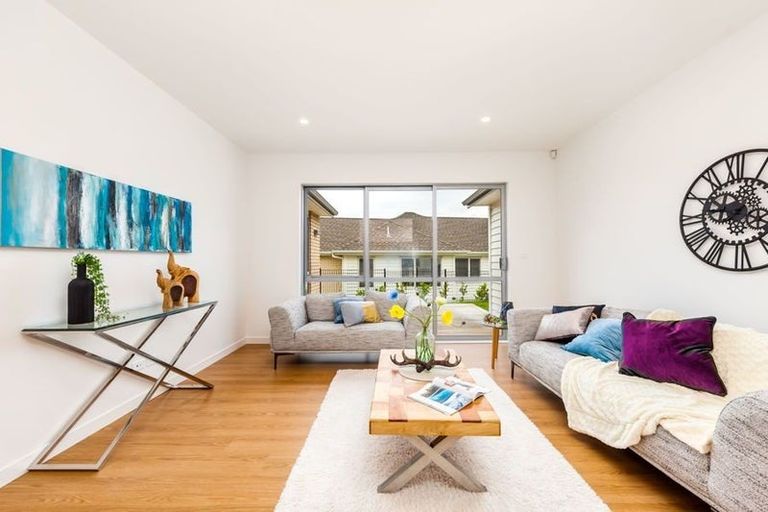 Photo of property in 10 Ahorangi Road, Silverdale, 0932