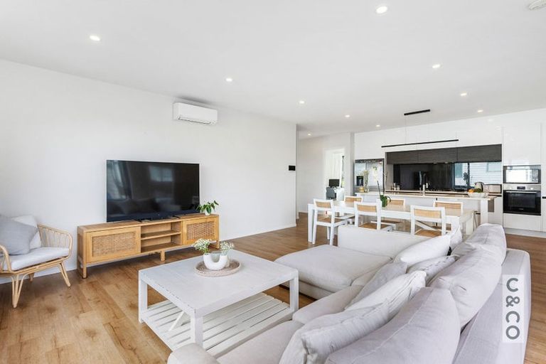 Photo of property in 5 Byron Drury Way, Riverhead, 0820