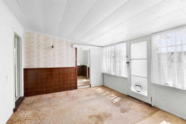 Photo of property in 10 Tukapa Street, Westown, New Plymouth, 4310