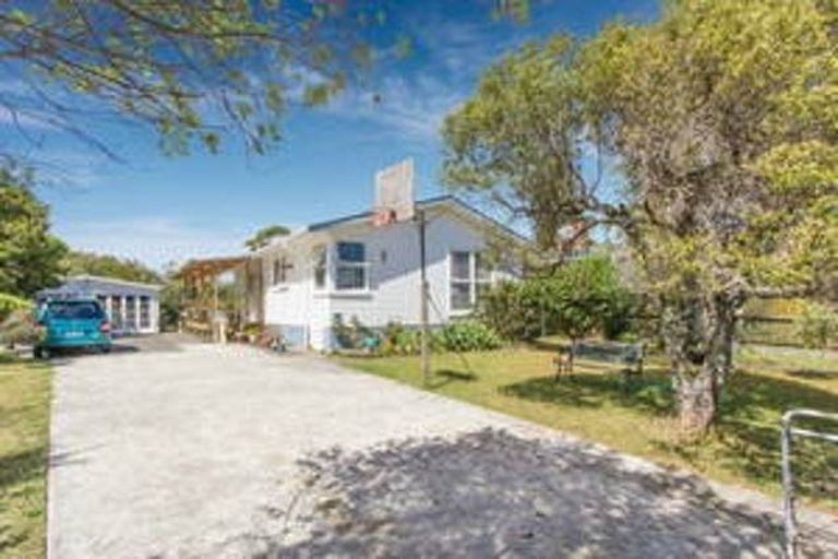 Photo of property in 86 Cobham Crescent, Kelston, Auckland, 0602