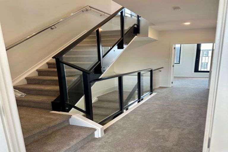 Photo of property in 10/19 Windlass Street, Long Bay, Auckland, 0630