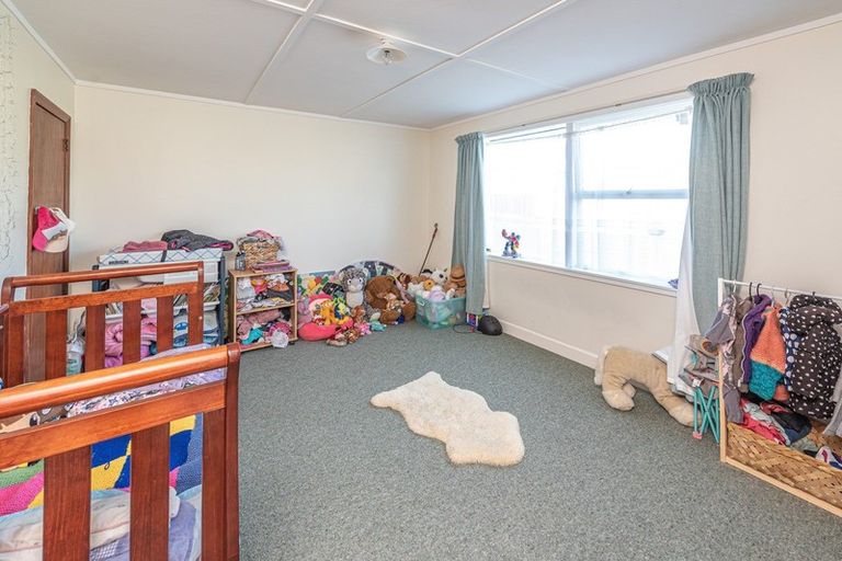Photo of property in 5 Arawa Place, Castlecliff, Whanganui, 4501