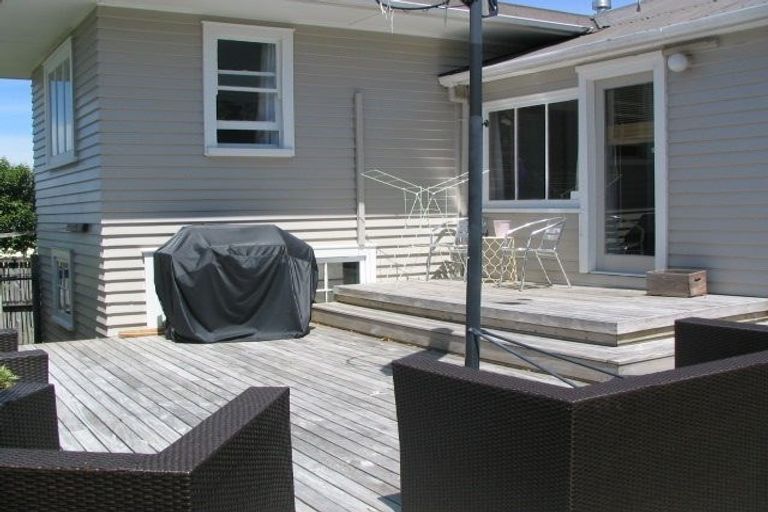 Photo of property in 1/12 Northumberland Avenue, Belmont, Auckland, 0622