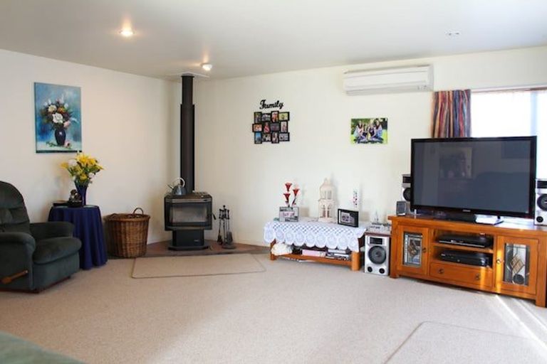 Photo of property in 55 Lowry Avenue, Redwood, Christchurch, 8051