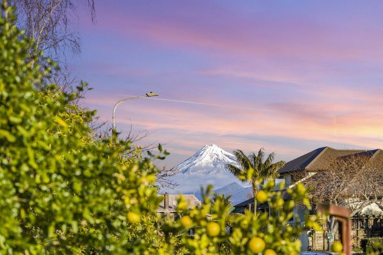 Photo of property in 3 Veale Road, Frankleigh Park, New Plymouth, 4310