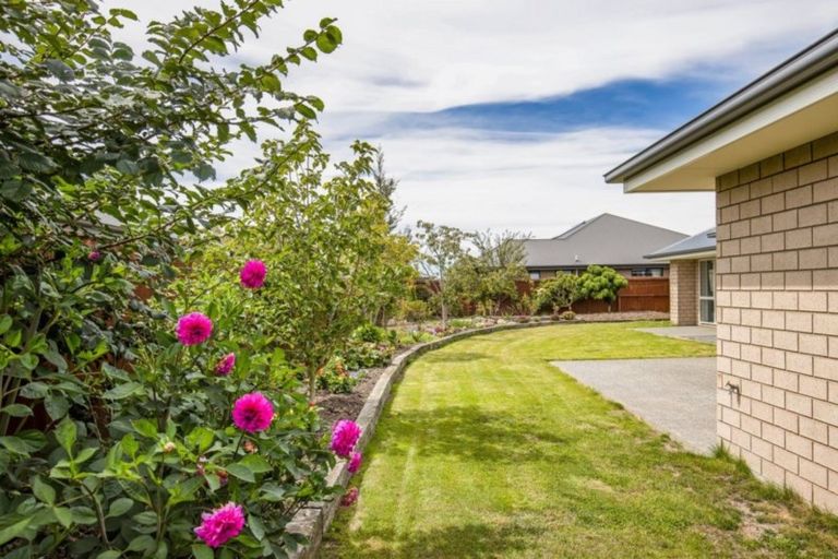 Photo of property in 12 Wattle Lane, Rangiora, 7400