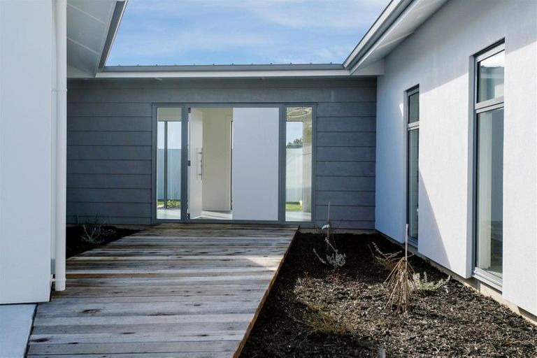 Photo of property in 47 Botanical Heights Drive, Waipahihi, Taupo, 3330