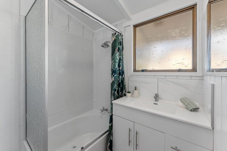 Photo of property in 60 Norana Road, Timberlea, Upper Hutt, 5018