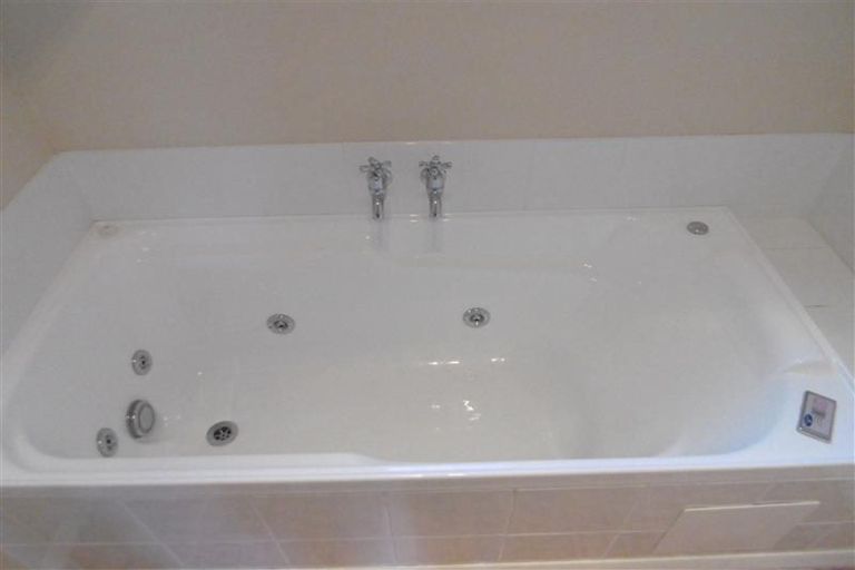 Photo of property in 14 Exeter Street, Brooklands, New Plymouth, 4310