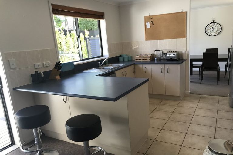 Photo of property in 60 Roberta Crescent, Orewa, 0931