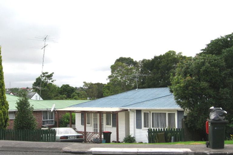 Photo of property in 12 Griffen Park Road, Mount Roskill, Auckland, 1041