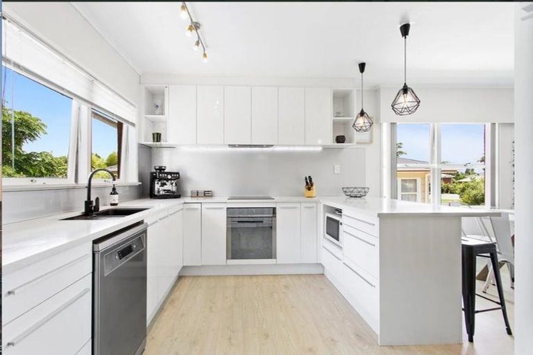 Photo of property in 15 Halberg Street, Papakura, 2110