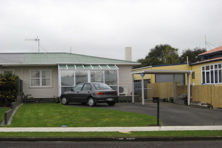 Photo of property in 4 Karaka Crescent, Levin, 5510