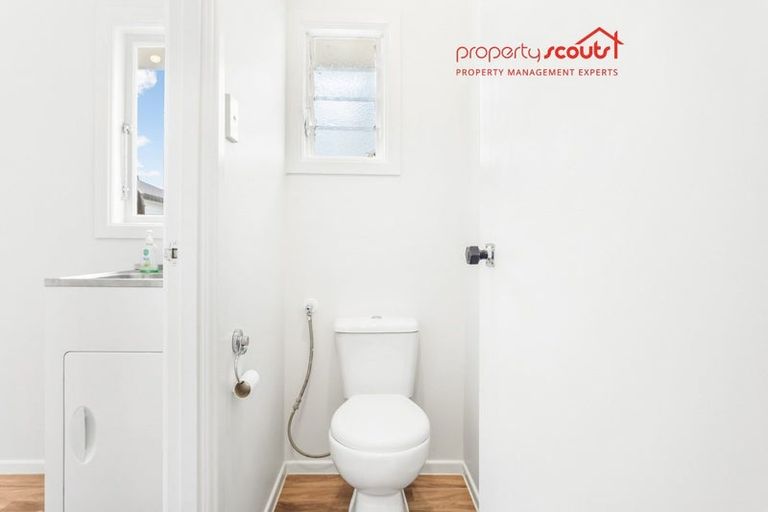 Photo of property in 16 Serjeant Street, Henderson, Auckland, 0612