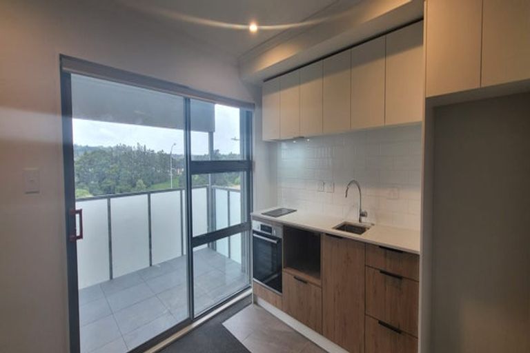 Photo of property in 103/30 Shortfin Place, Flat Bush, Auckland, 2019