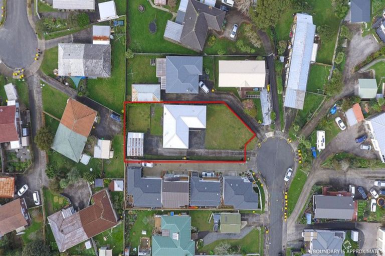 Photo of property in 12 Adriatic Avenue, Henderson, Auckland, 0612