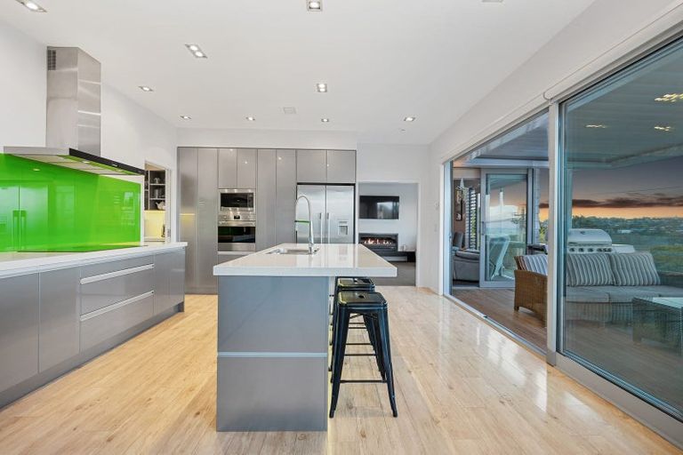 Photo of property in 15 Beechwood Road, Rothesay Bay, Auckland, 0630