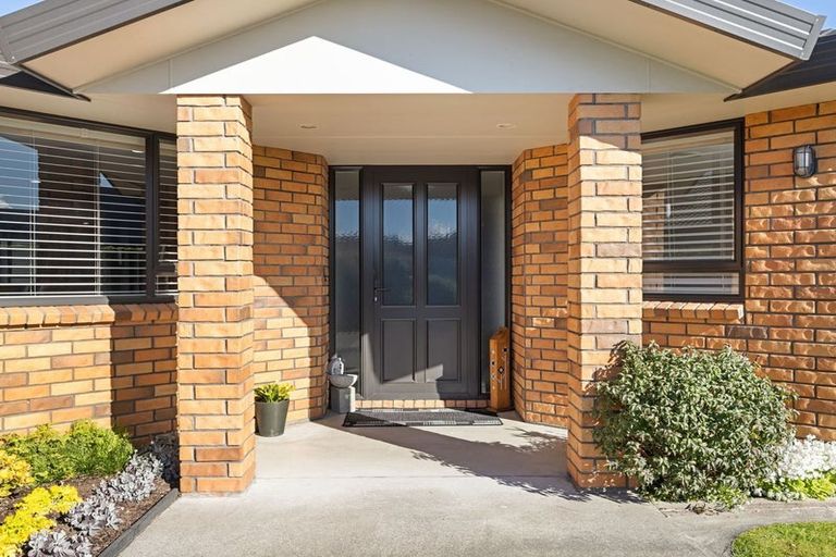 Photo of property in 6 Liberty Grove, Kelvin Grove, Palmerston North, 4414