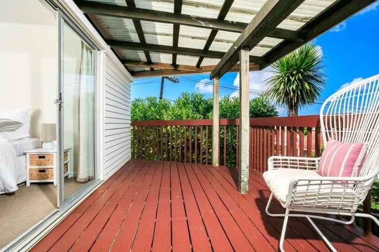 Photo of property in 1/962 East Coast Road, Northcross, Auckland, 0632