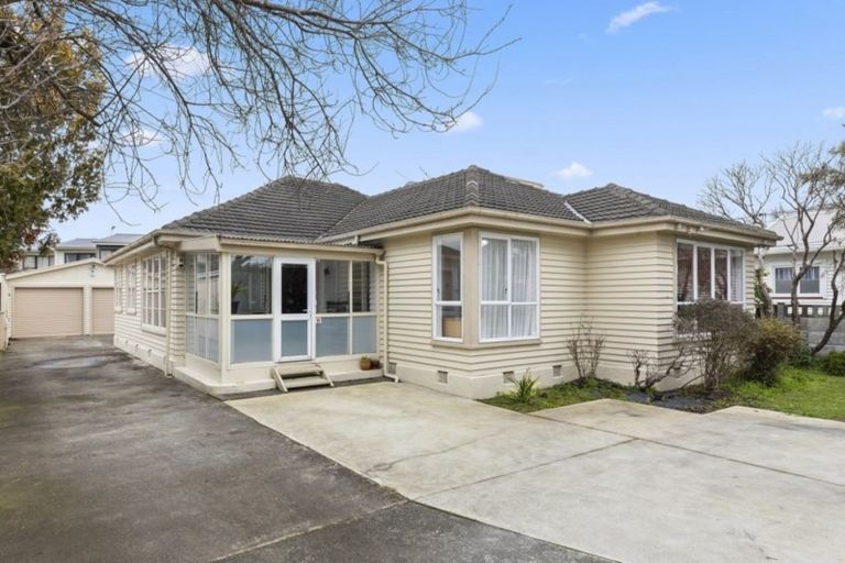 Photo of property in 162 Kings Crescent, Hutt Central, Lower Hutt, 5010