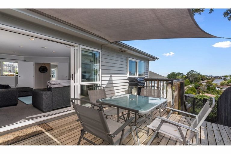 Photo of property in 2/272 Glamorgan Drive, Northcross, Auckland, 0630