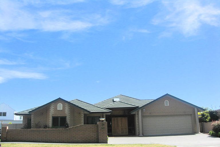 Photo of property in 128 Lake Terrace Road, Burwood, Christchurch, 8061