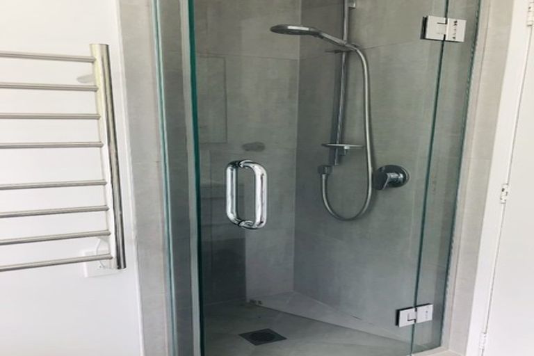 Photo of property in 1/14 Gillan Place, Bayview, Auckland, 0629