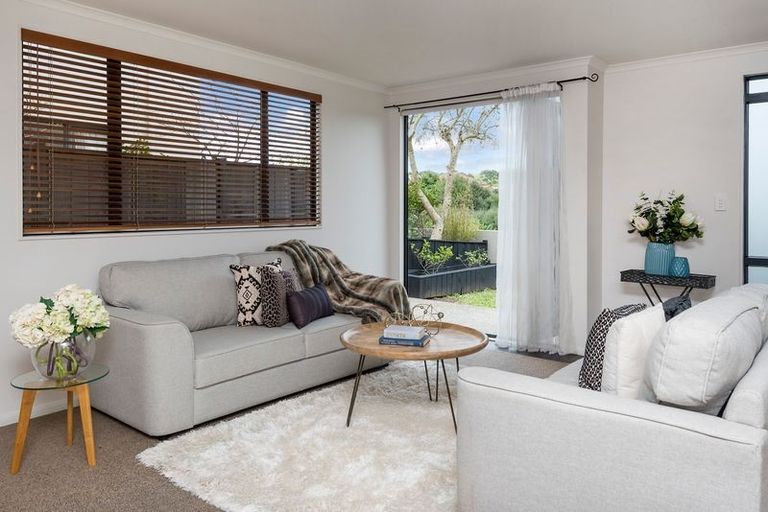 Photo of property in 2/27 Kellaway Drive, East Tamaki, Auckland, 2013