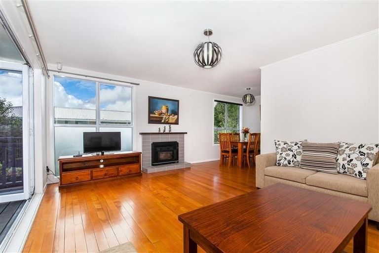 Photo of property in 29 Tirimoana Road, Te Atatu South, Auckland, 0602