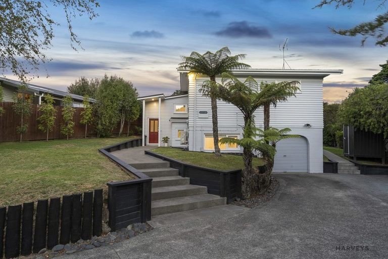 Photo of property in 14 Willowbrook Place, Titirangi, Auckland, 0604