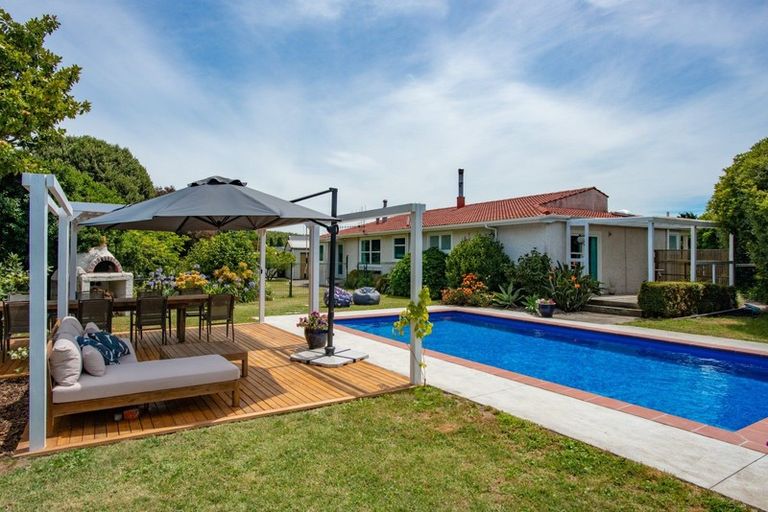 Photo of property in 20 Deakin Place, Clive, 4102