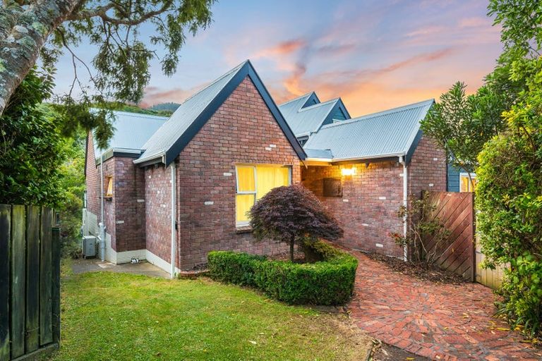 Photo of property in 5 Newnham Court, Tawa, Wellington, 5028