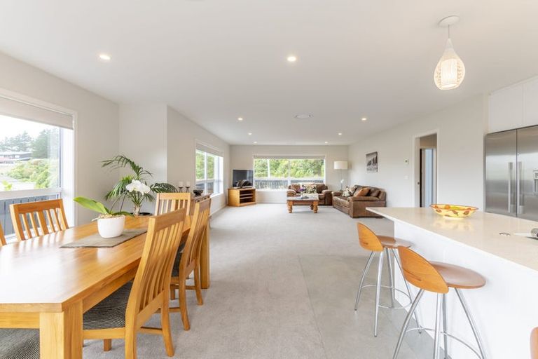 Photo of property in 16 Prestbury Grove, Churton Park, Wellington, 6037