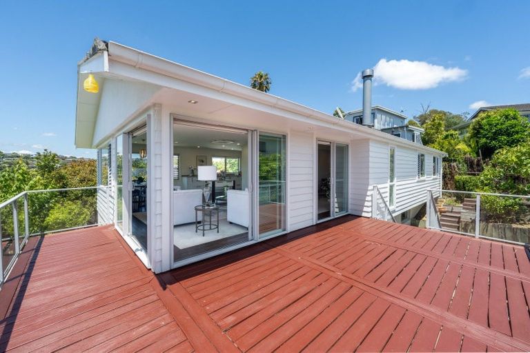 Photo of property in 8 Page Point, Mellons Bay, Auckland, 2014