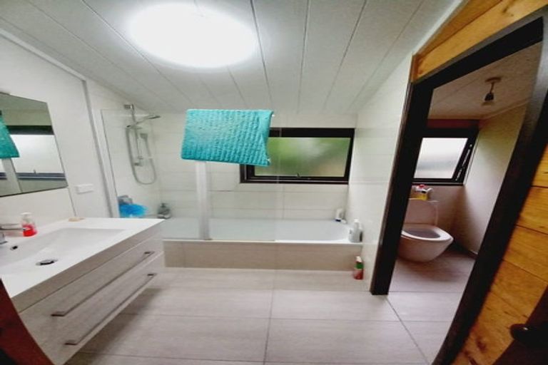 Photo of property in 31 Marina View Drive, West Harbour, Auckland, 0618