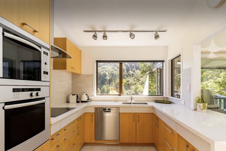 Photo of property in 136 Cheviot Road, Lowry Bay, Lower Hutt, 5013