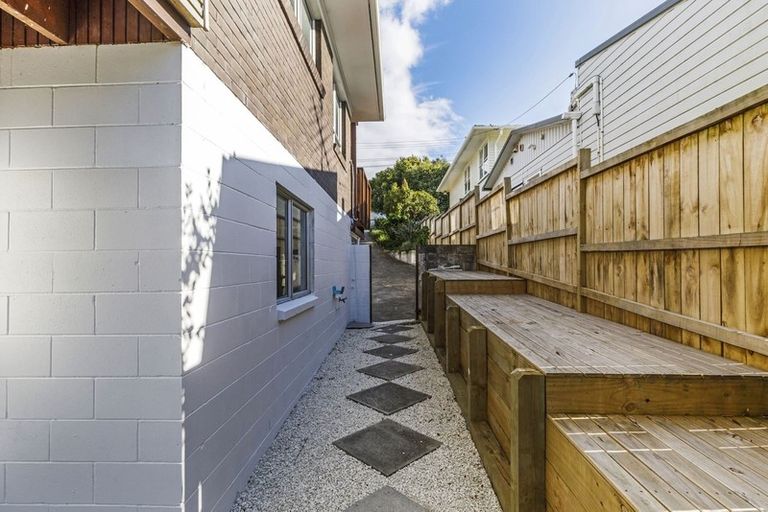 Photo of property in 2/22 Peach Road, Glenfield, Auckland, 0629