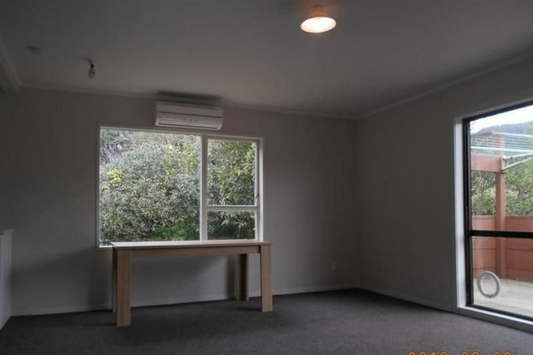 Photo of property in 13b Florio Terrace, Tawa, Wellington, 5028