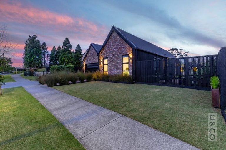 Photo of property in 1 Len Ireland Drive, Kumeu, 0810