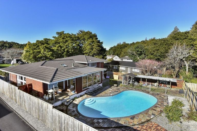 Photo of property in 18 Freshney Place, Hillpark, Auckland, 2102