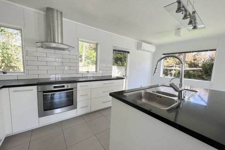 Photo of property in 1/43 Hutchinson Avenue, New Lynn, Auckland, 0600