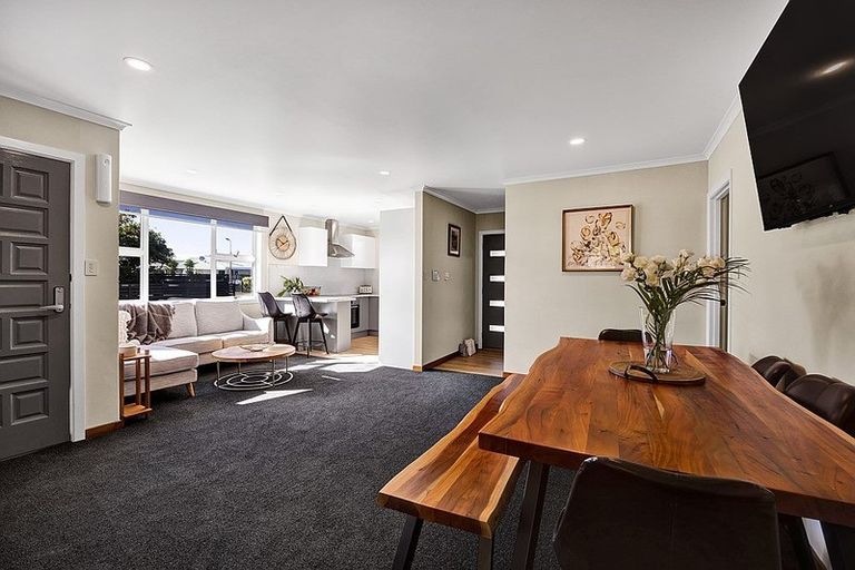 Photo of property in 12 Green Lane, Hawera, 4610