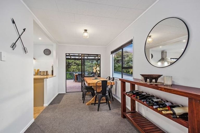 Photo of property in 9 West Harbour Drive, West Harbour, Auckland, 0618