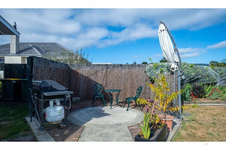 Photo of property in 24 Rhodes Street, Waimate, 7924