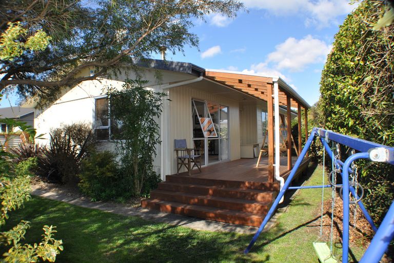 Photo of property in 129 Apollo Parade, Milson, Palmerston North, 4414